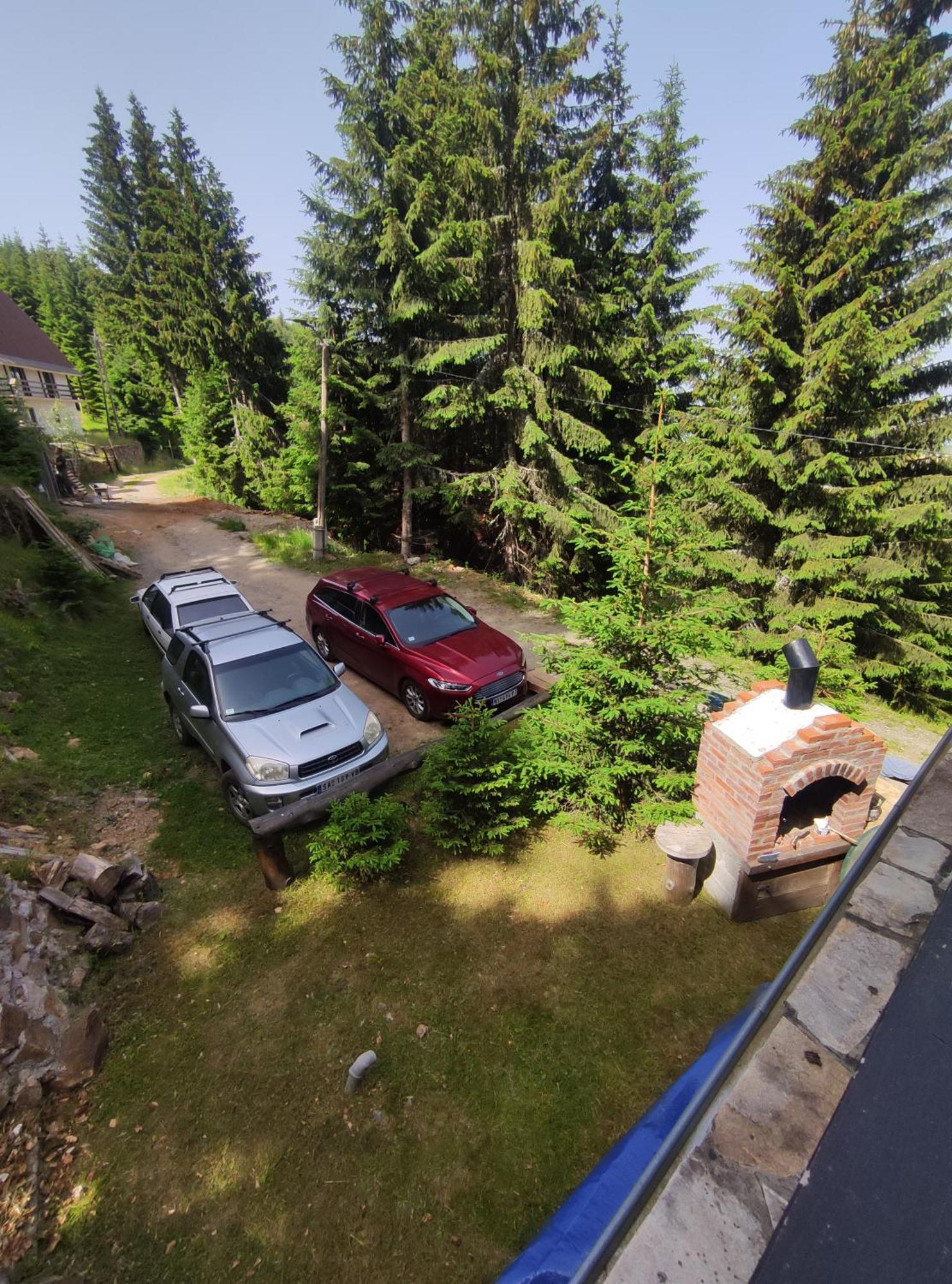 Uki & Sofi Mountain House Hotell Kopaonik Exteriör bild